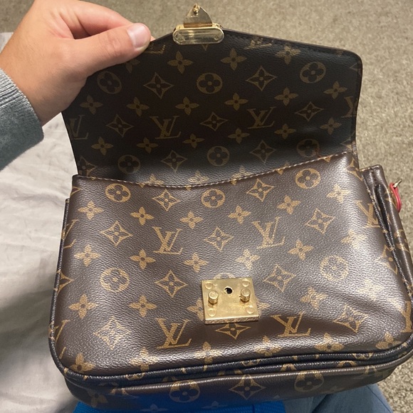 Louis V purse - Picture 11 of 11